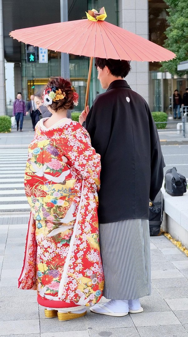 Elegant japanese kimono: discover authentic traditional wear